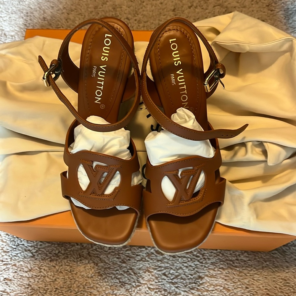 Louis Vuitton Isla wedge sandal.  Size 37.5 color COGNAC